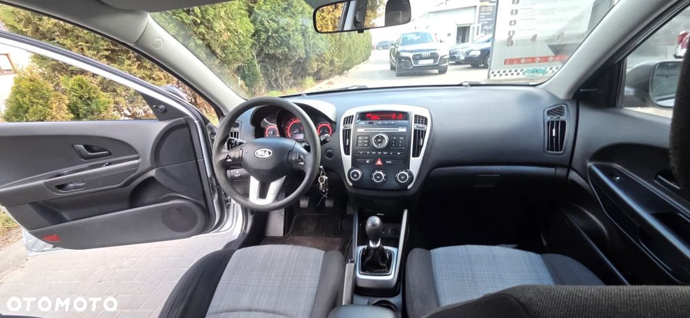 Kia Ceed 1.4 CVVT Dream-Team Edition - 31