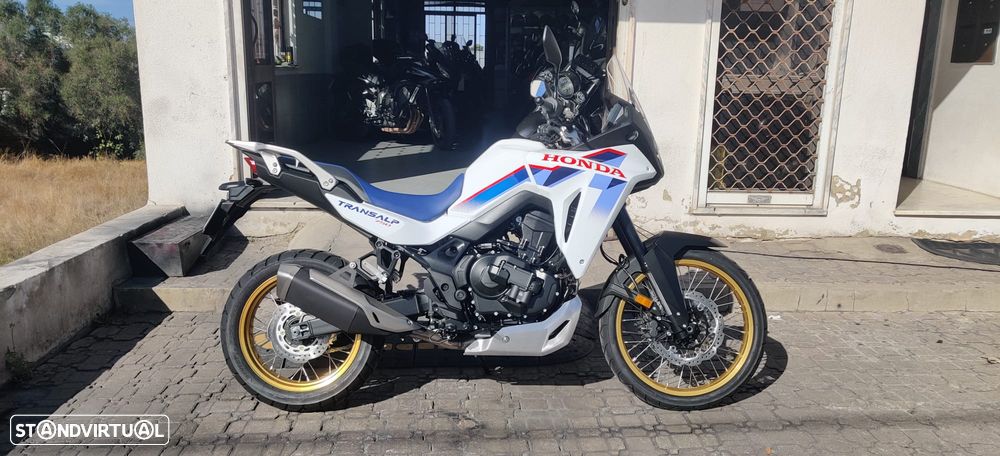 Honda Transalp 750 E-Clutch - 3