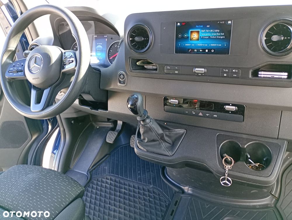 Mercedes-Benz Sprinter 907.223 - 8