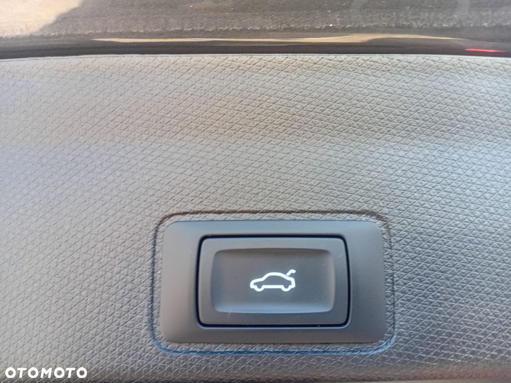 Volvo XC 60 B5 B AWD Plus Black Edition - 24