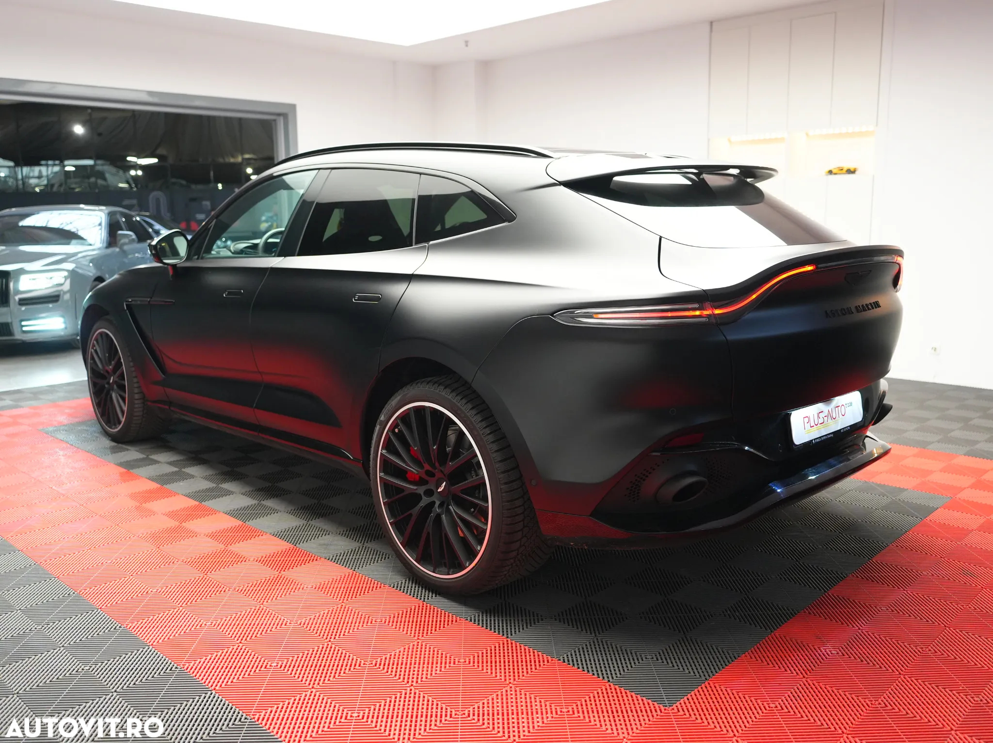 Aston Martin DBX Standard - 4