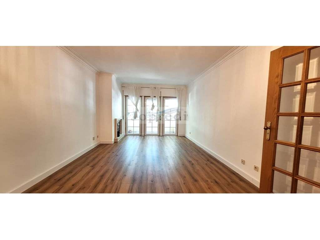 Apartamento T1 com garagem junto à praia de Santo Amaro de Oeiras - Grande imagem: 2/16
