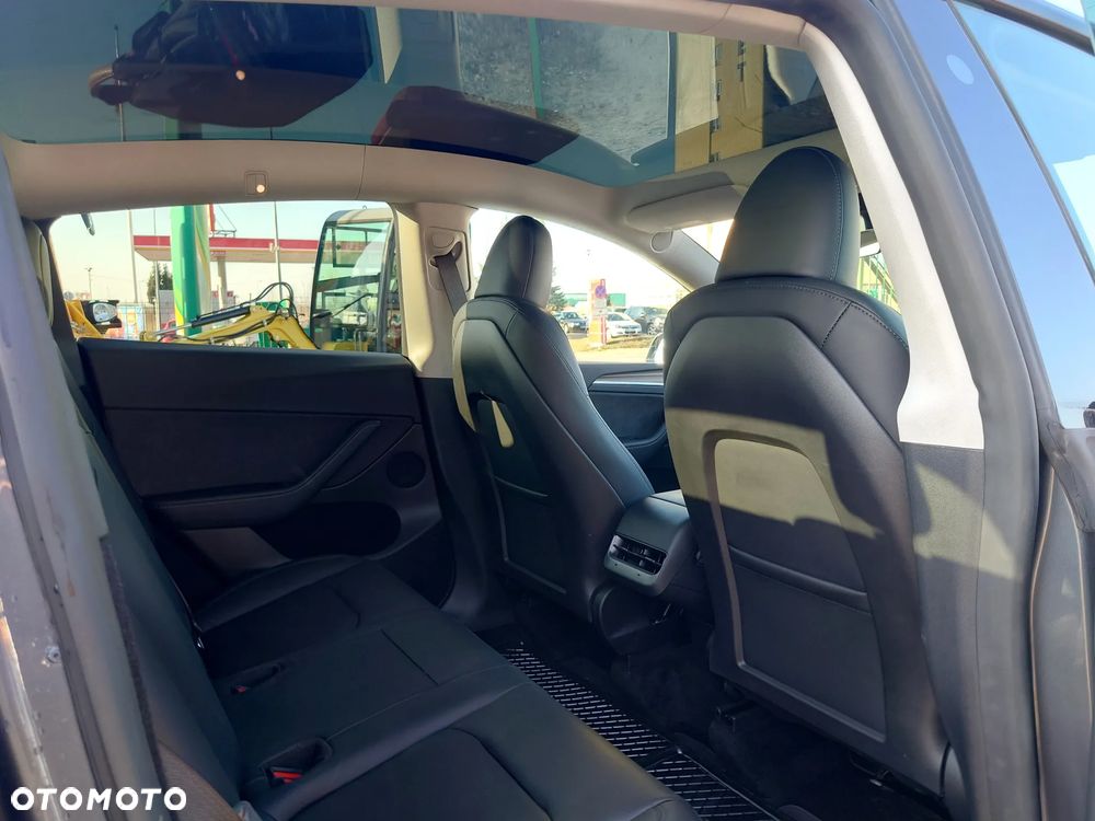 Tesla Model Y Long Range Dual Motor AWD - 16
