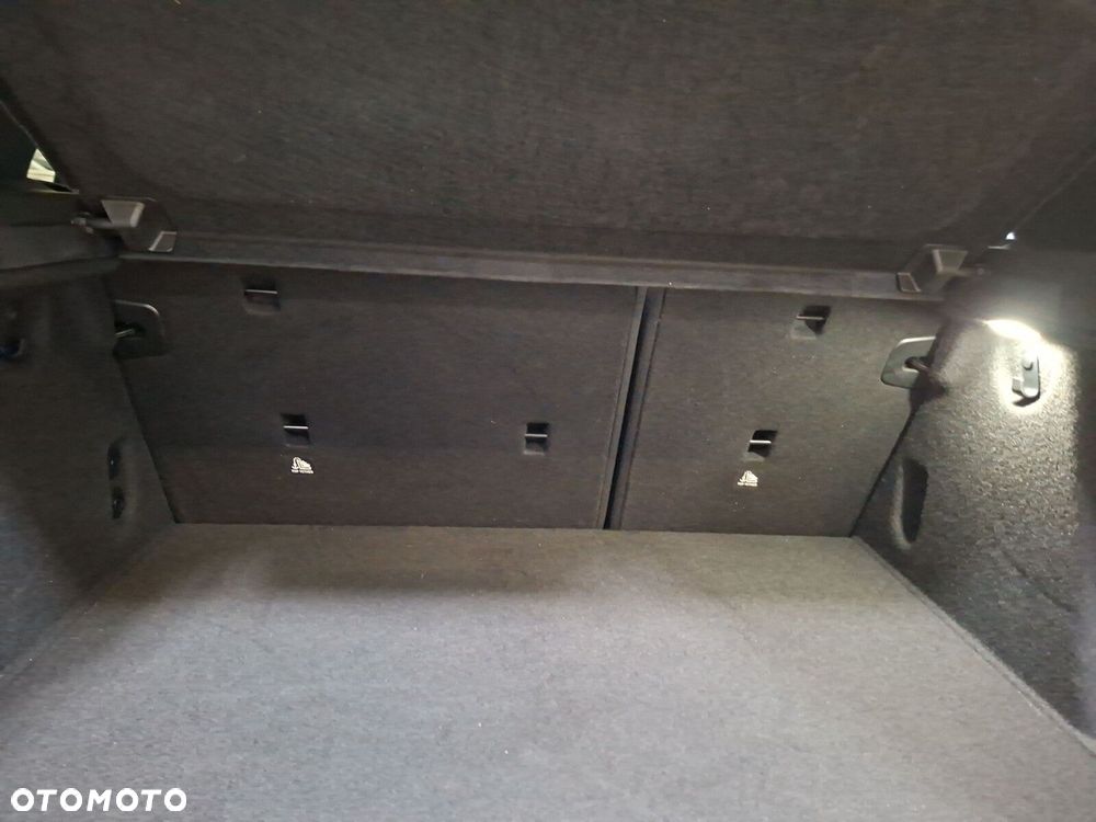 BMW Seria 1 120 mHEV - 19