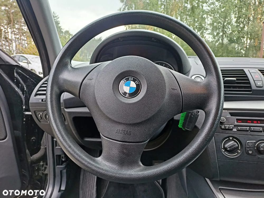 BMW Seria 1 116i - 24