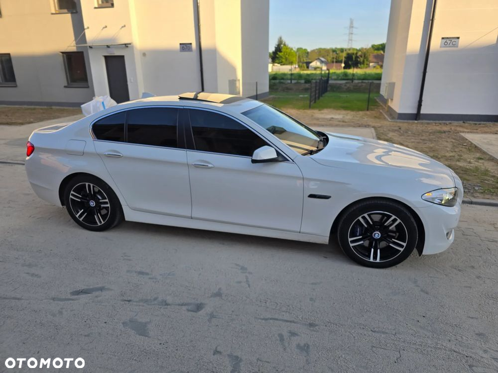BMW Seria 5 525d Touring Luxury Line - 6