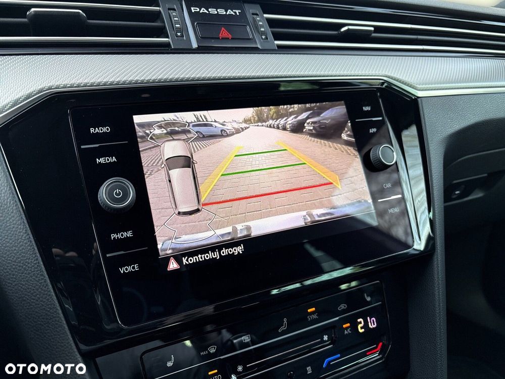 Volkswagen Passat - 28