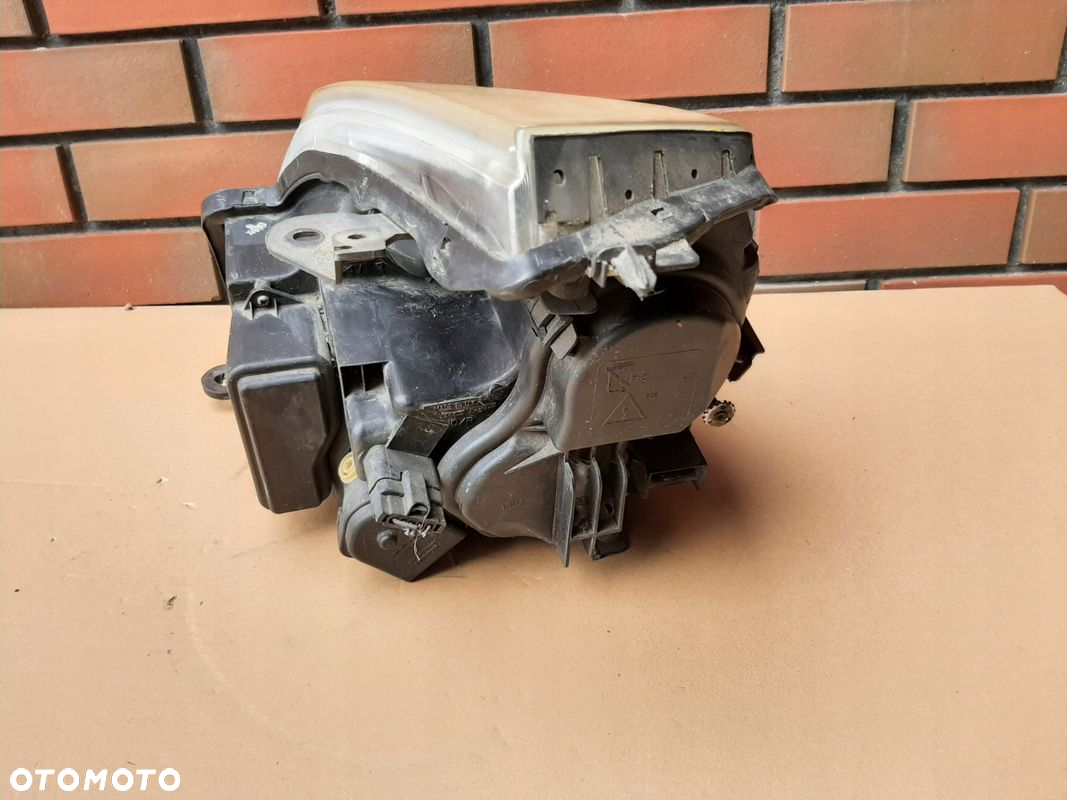 Renault OE 82000-14358/--E VELSATIS LAMPA PRAWA - 3