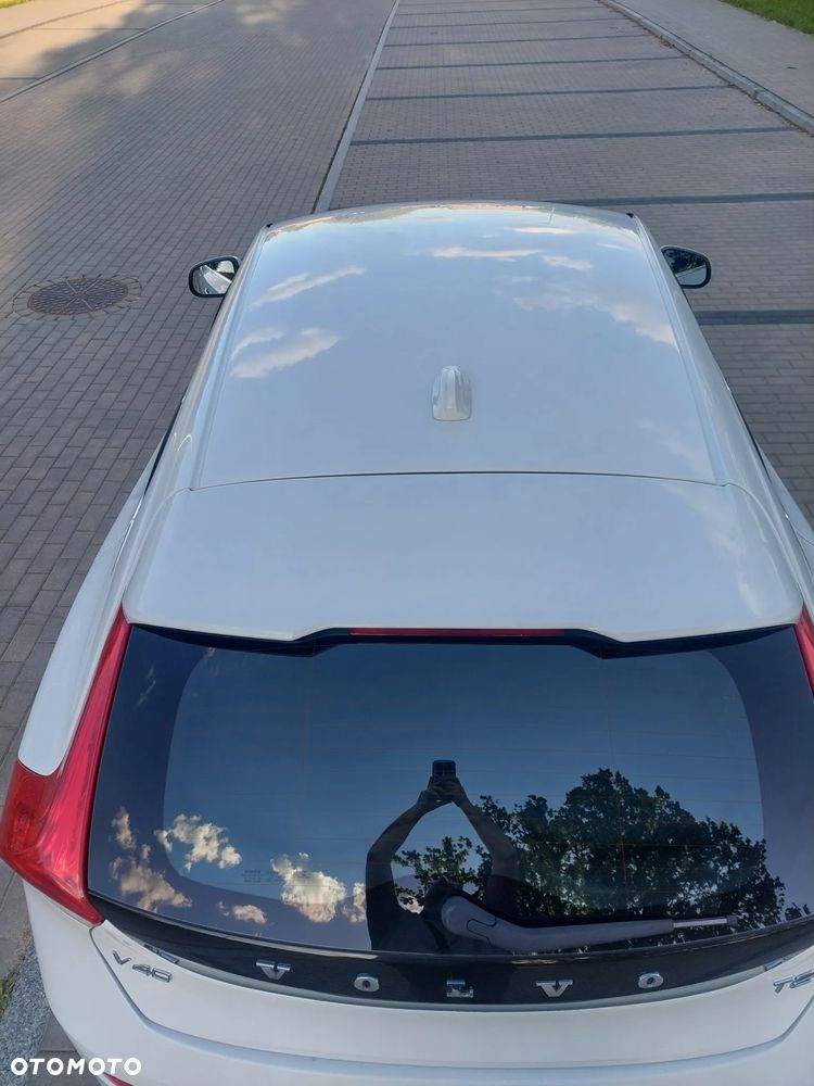 Volvo V40 T2 Momentum - 23