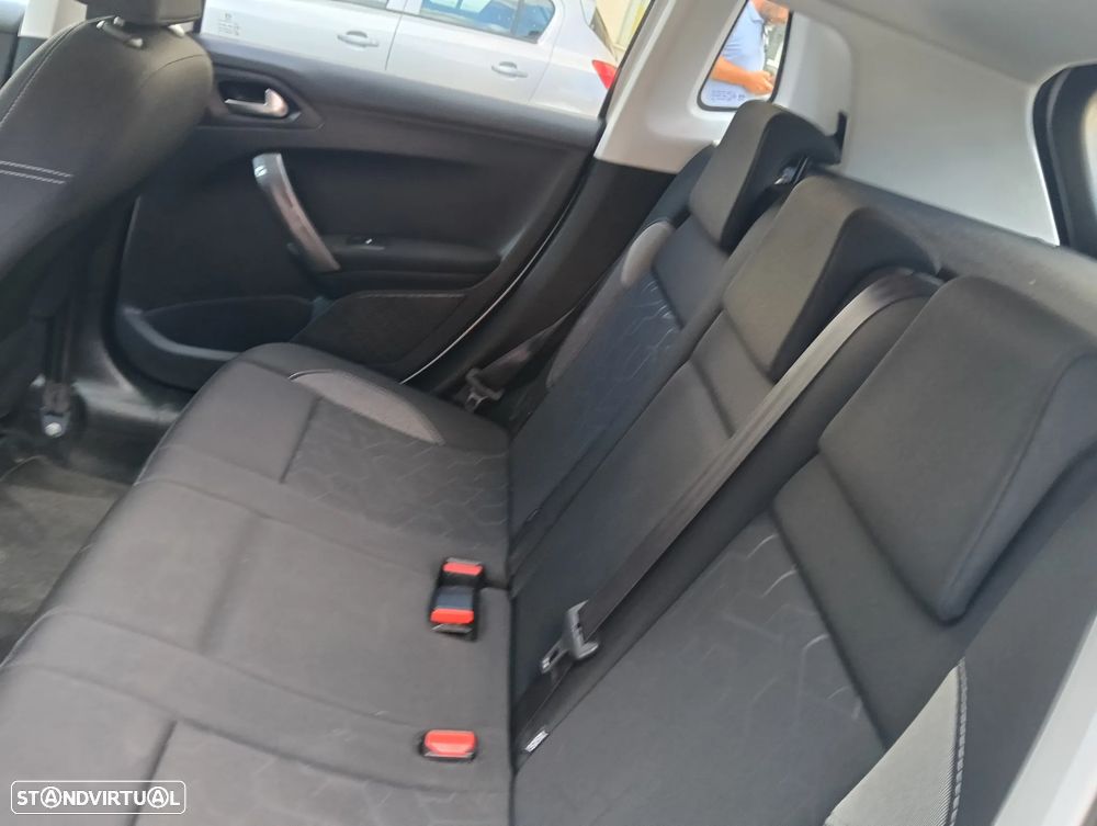 Peugeot 2008 1.6 BlueHDi Style - 40