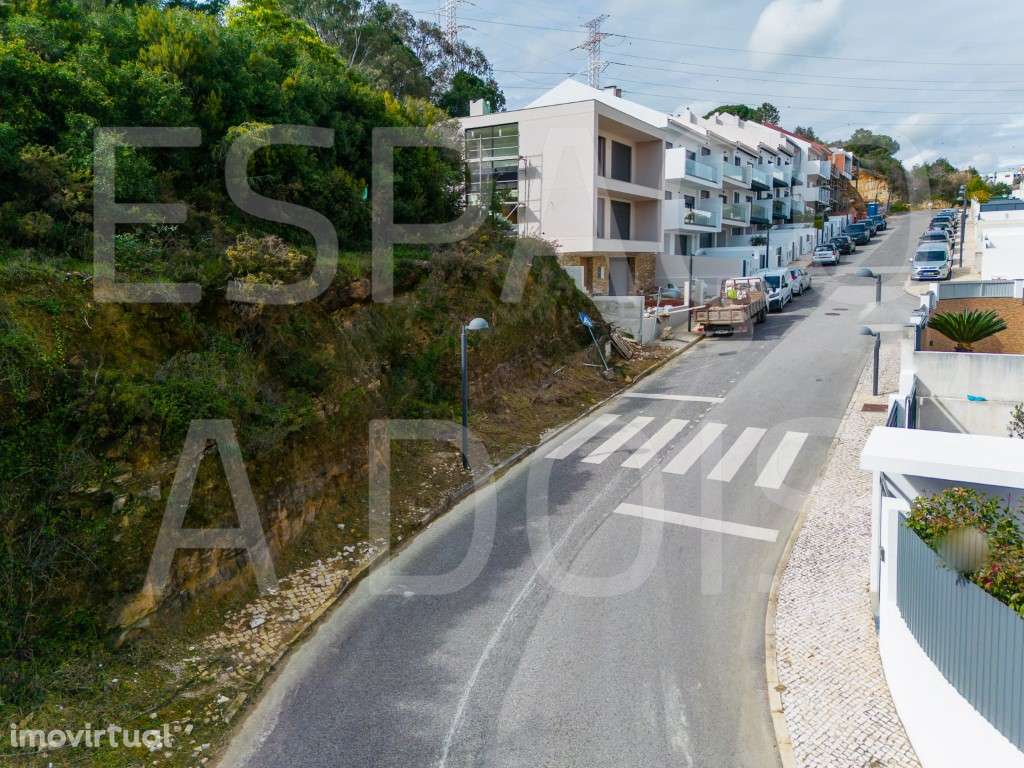 TERRENO PARA CONSTRUÇÃO DE MORADIA ISOLADA; MAIOR LOTE DA URBANIZAÇ... - Grande imagem: 2/10