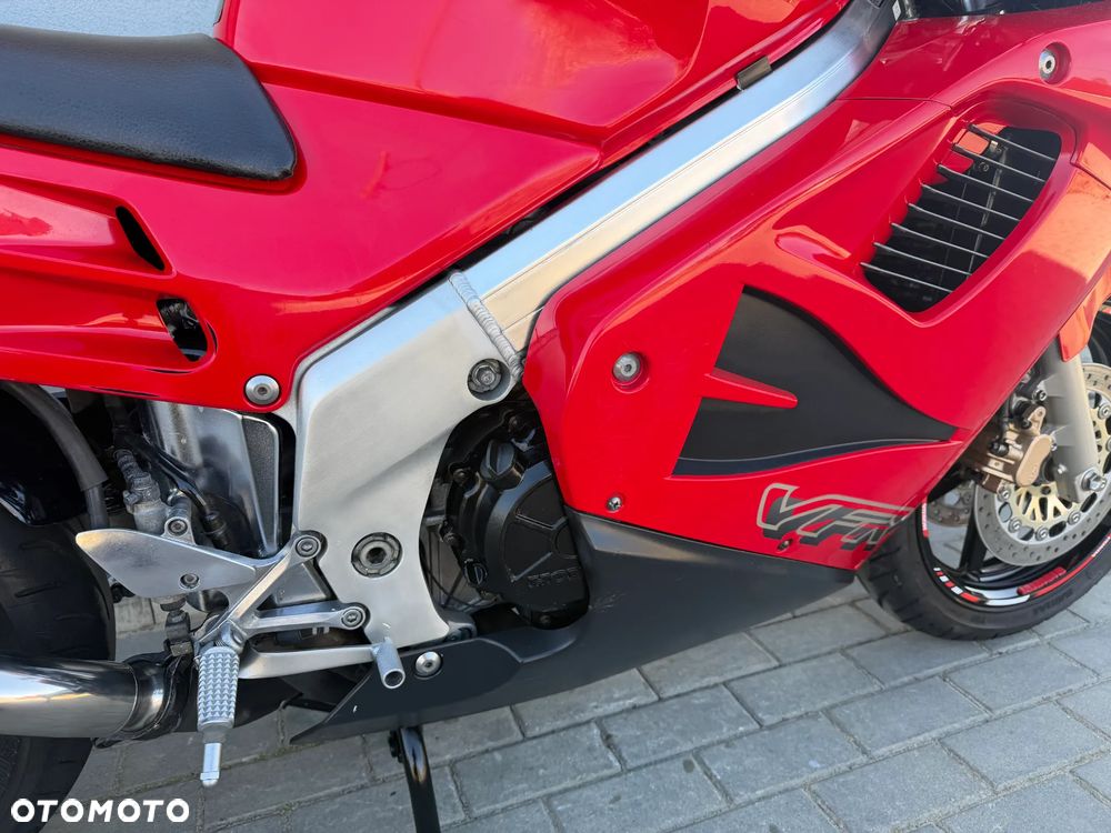 Honda VFR - 21