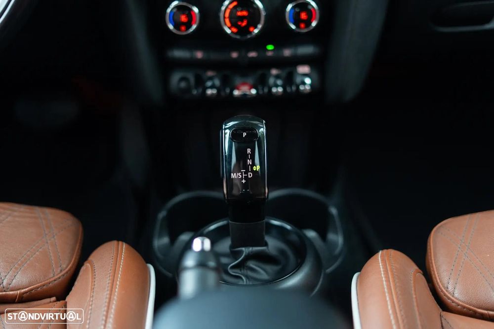 MINI 5 Portas Cooper D Auto - 31