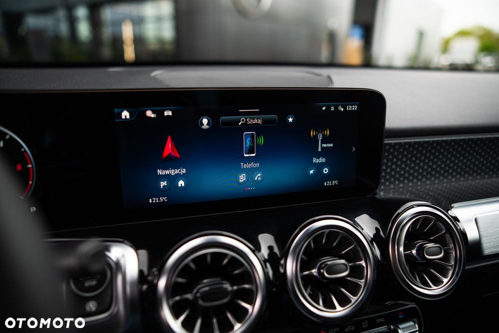 Mercedes-Benz GLB - 11