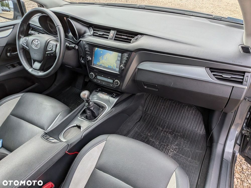Toyota Avensis 2.0 D-4D Premium - 21