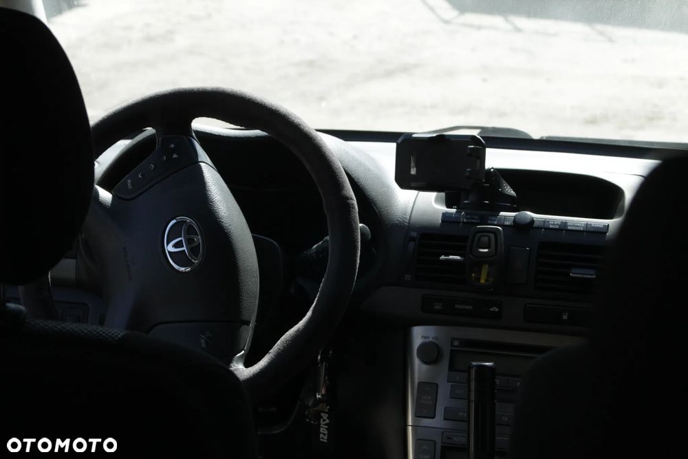 Toyota Avensis 2.0 D-4D Sol - 25