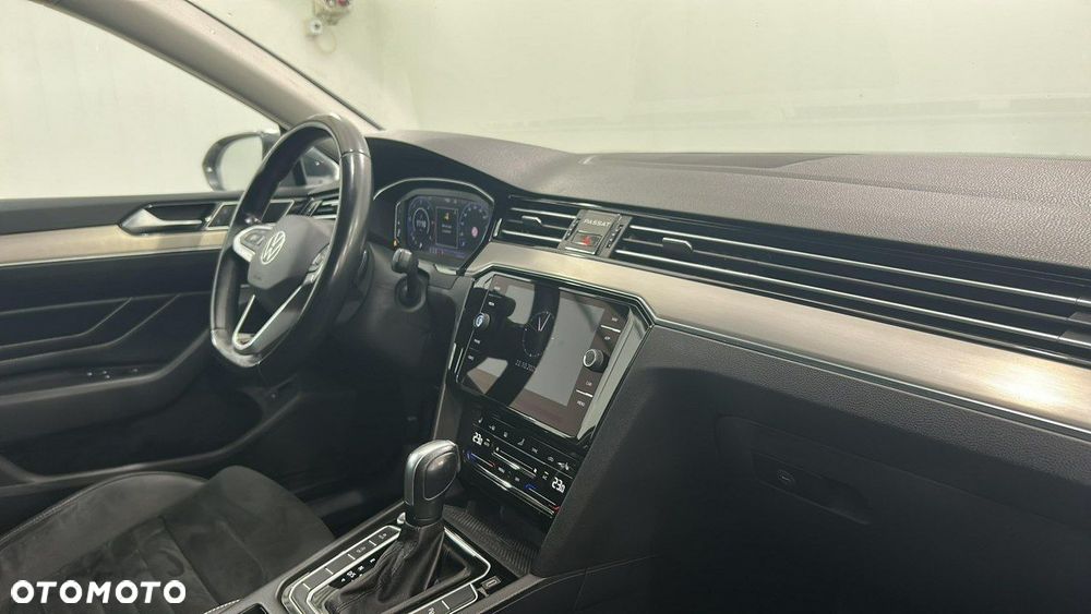Volkswagen Passat 2.0 TDI Elegance DSG - 14