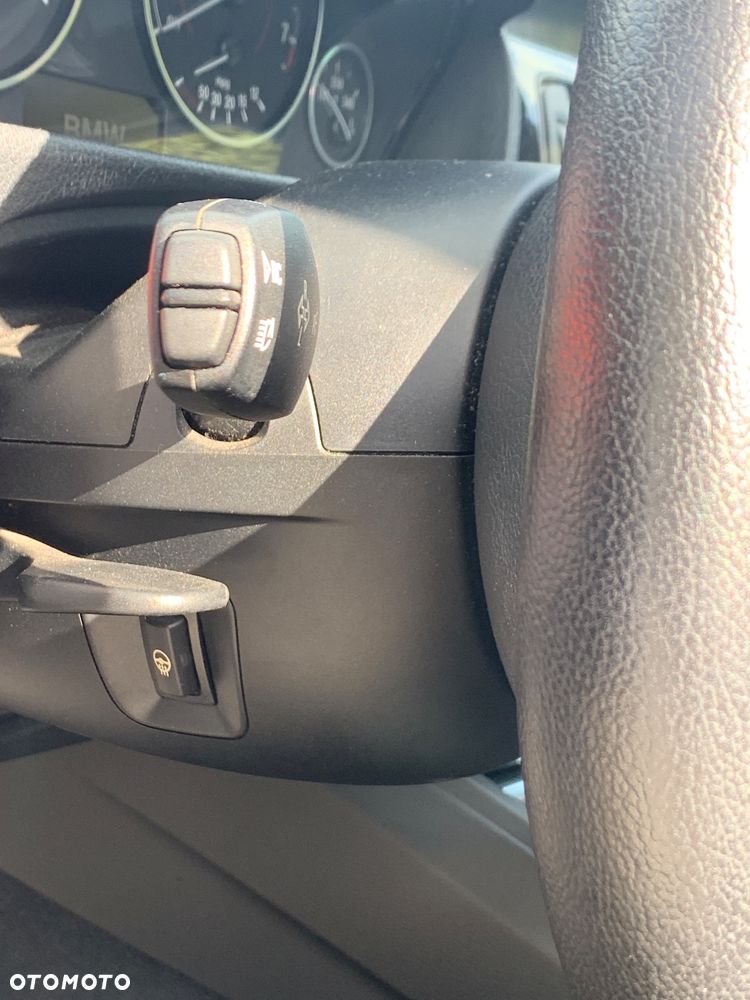 BMW Seria 3 328i Sport Line - 10