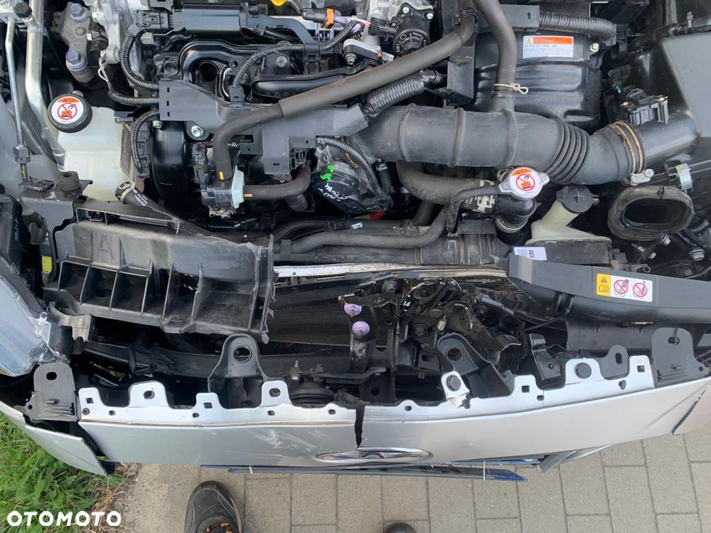 Toyota Yaris Hybrid 100 Selection Platinum - 14