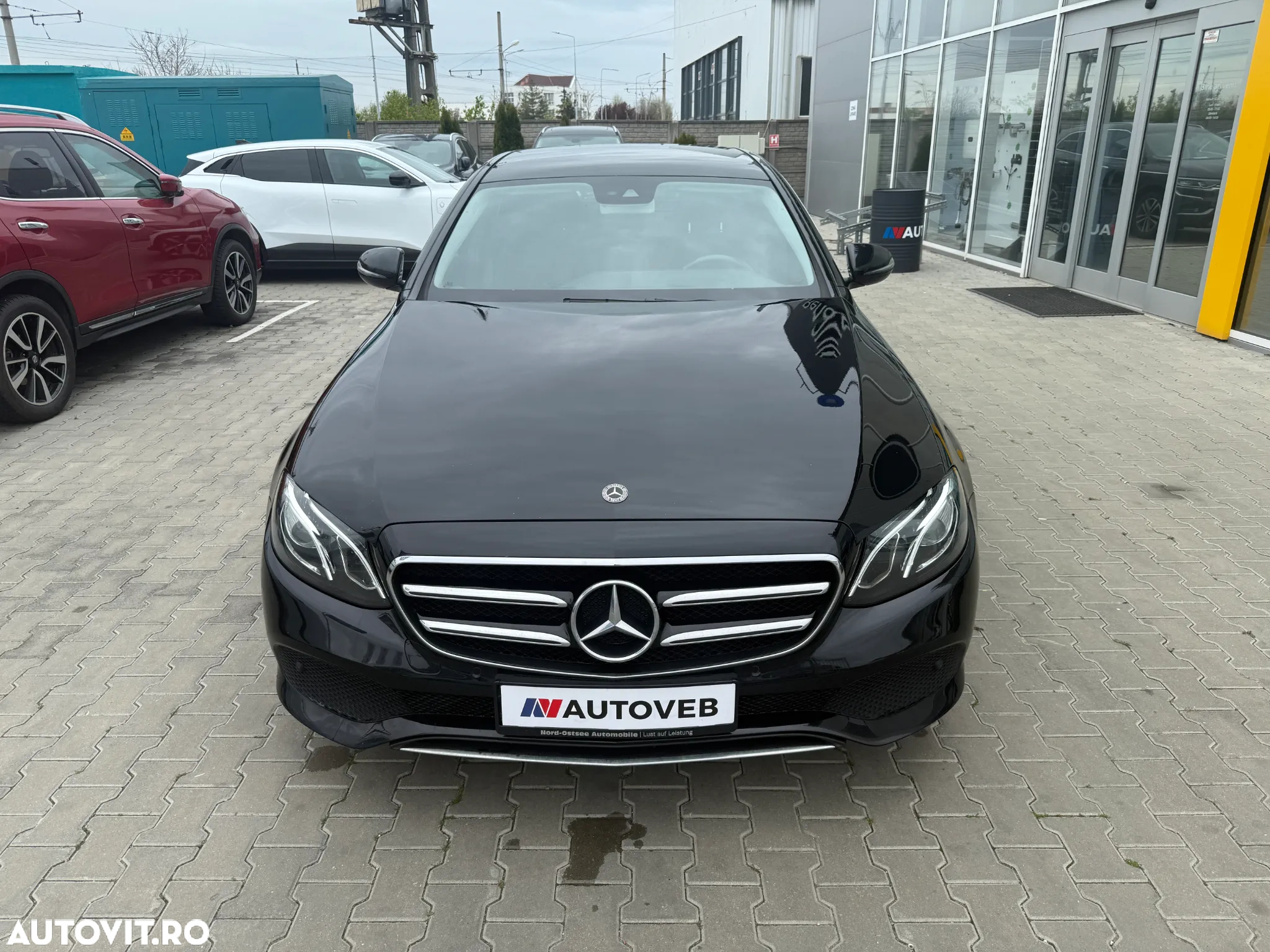 Mercedes-Benz E 220 d 4Matic T 9G-TRONIC Avantgarde - 2
