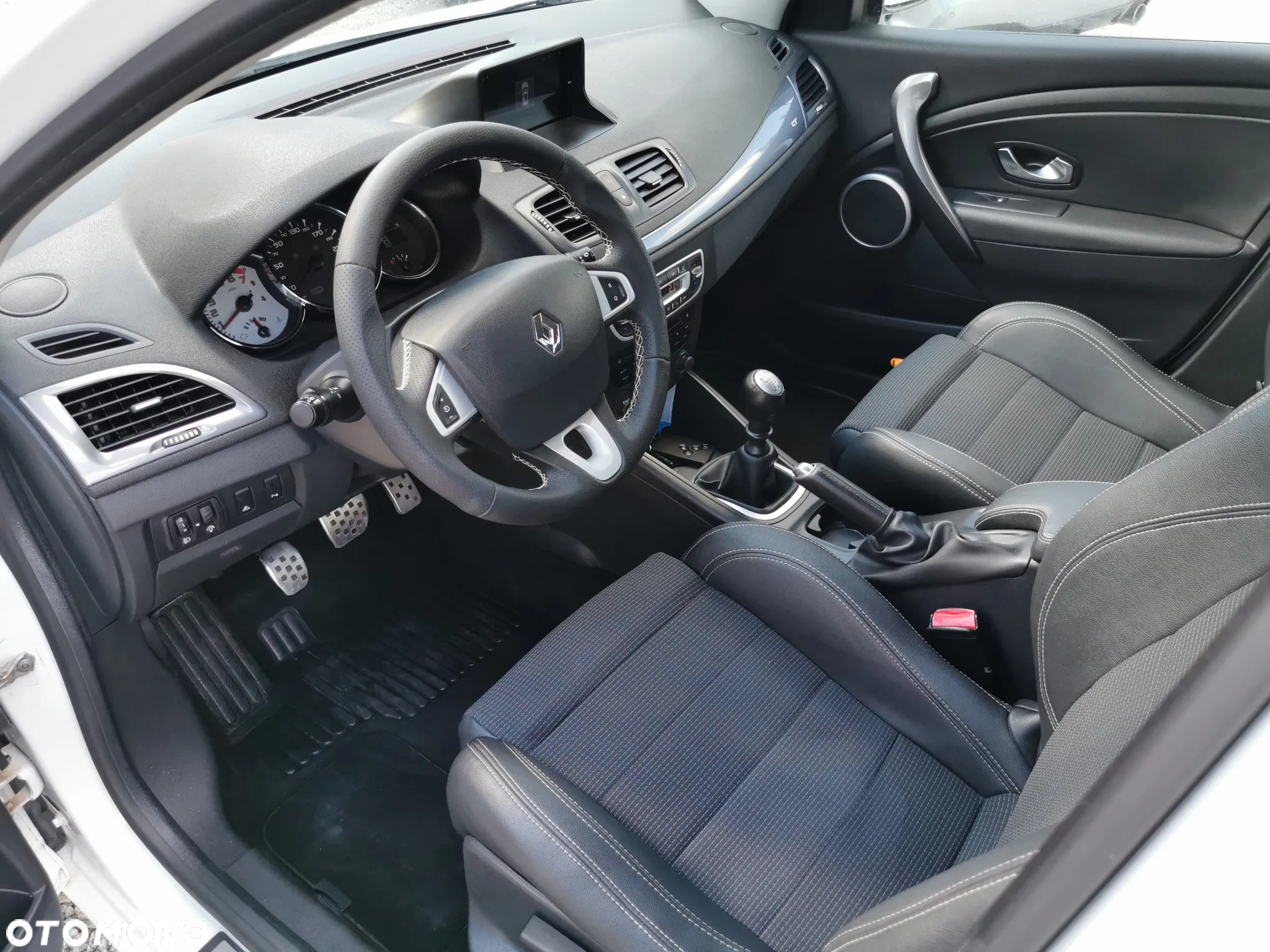 Renault Megane Grandtour TCe 180 GT - 12