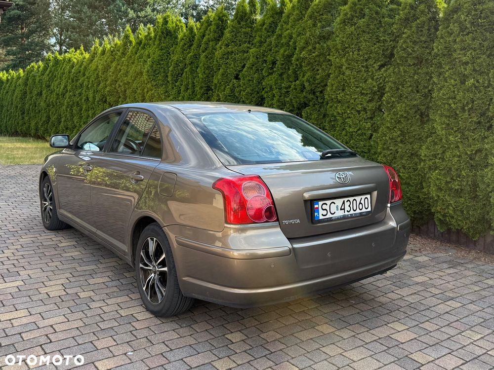 Toyota Avensis - 17