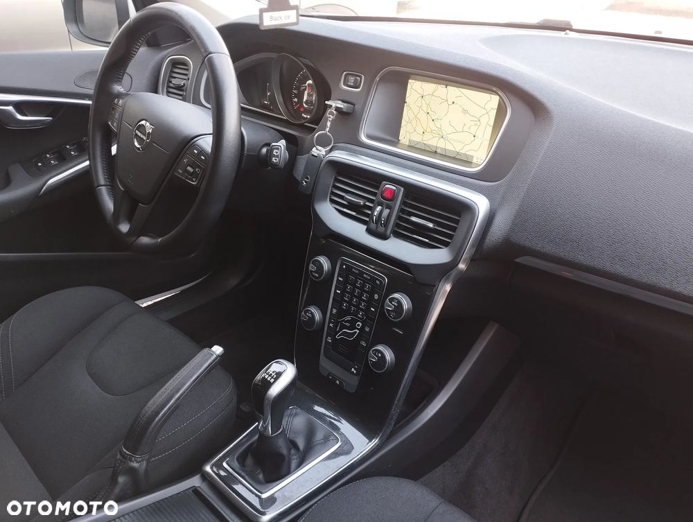 Volvo V40 T2 Momentum - 12