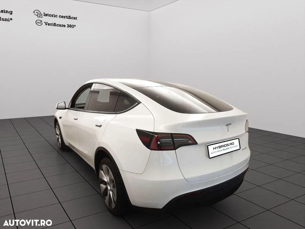 Tesla Model Y - 3