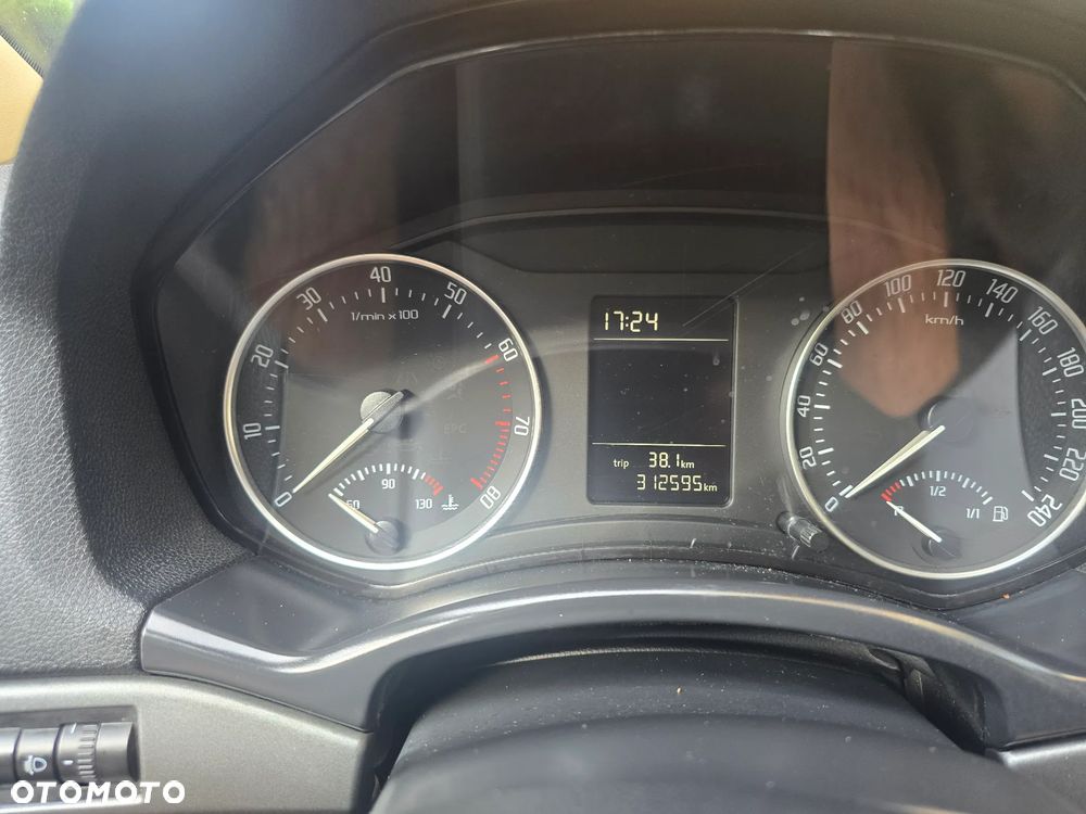 Skoda Octavia 1.6 Ambiente - 13