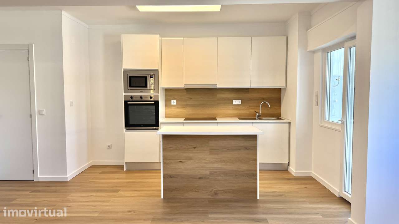 Apartamento T2 TOTALMENTE REMODELADO na Rua Teófilo Lopes Constantino - Grande imagem: 4/18