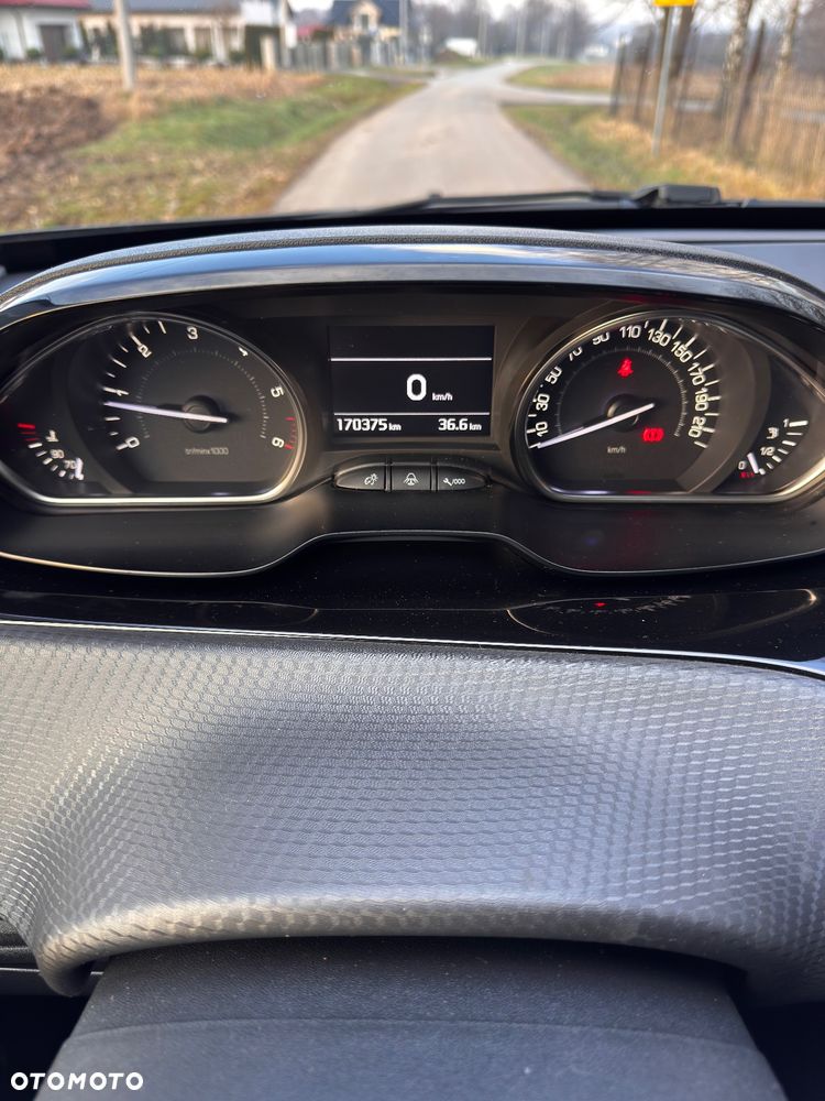 Peugeot 2008 BlueHDi 100 STOP & START Style - 14