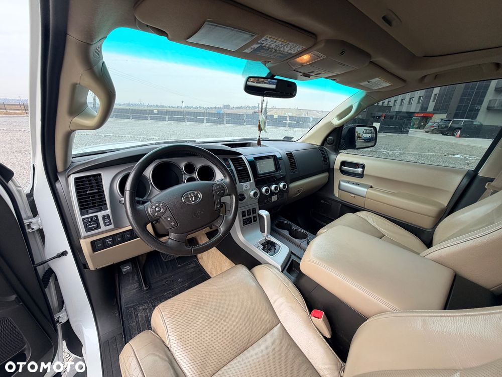 Toyota Sequoia - 19