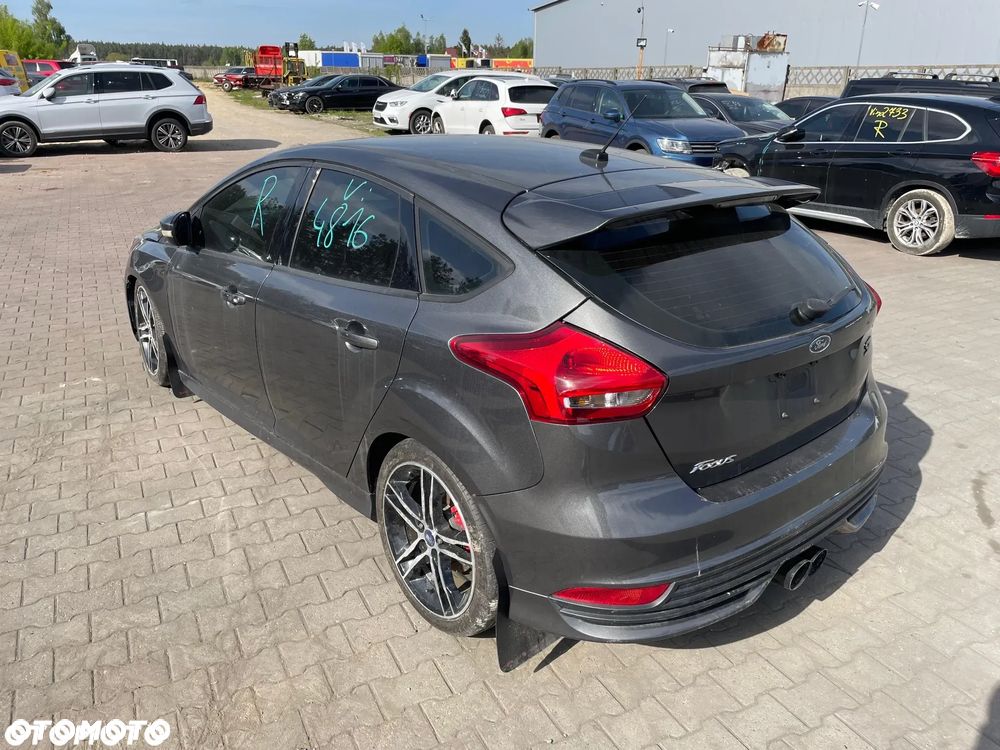 Ford Focus 2.0 EcoBoost ST - 9