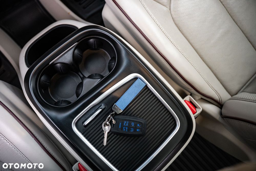 Chrysler Pacifica - 19