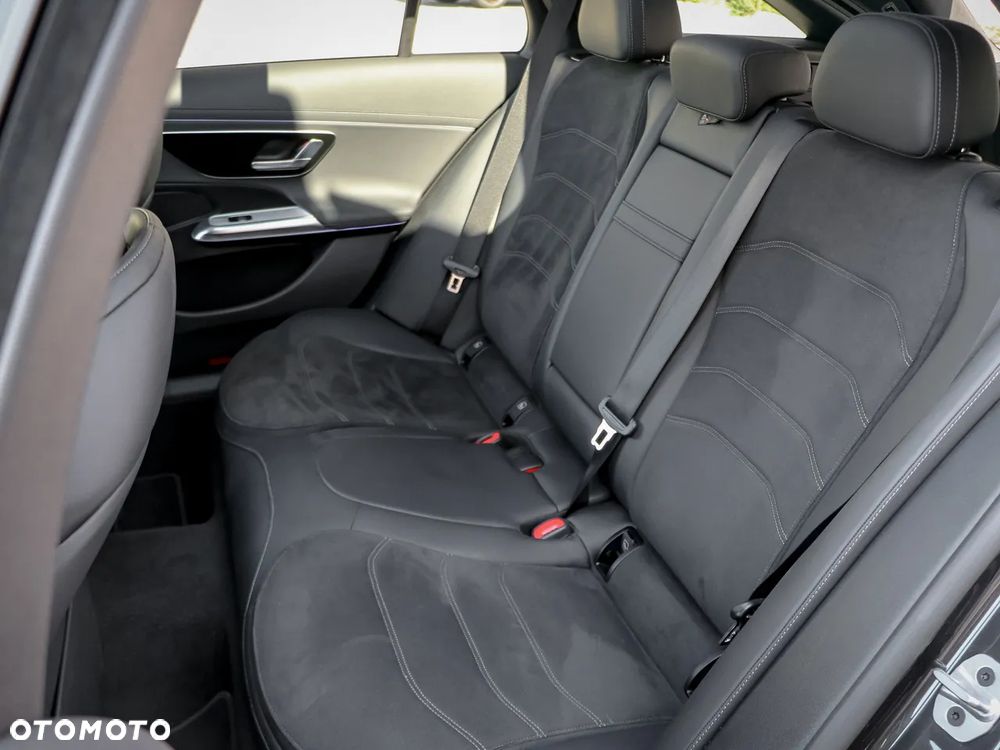 Mercedes-Benz Klasa E 220 d mHEV AMG 9G-Tronic - 17