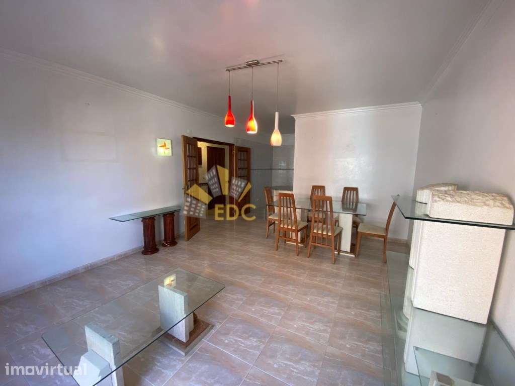 Apartamento T2 com excelentes áreas na Tapada das Mercês ! - Grande imagem: 2/23
