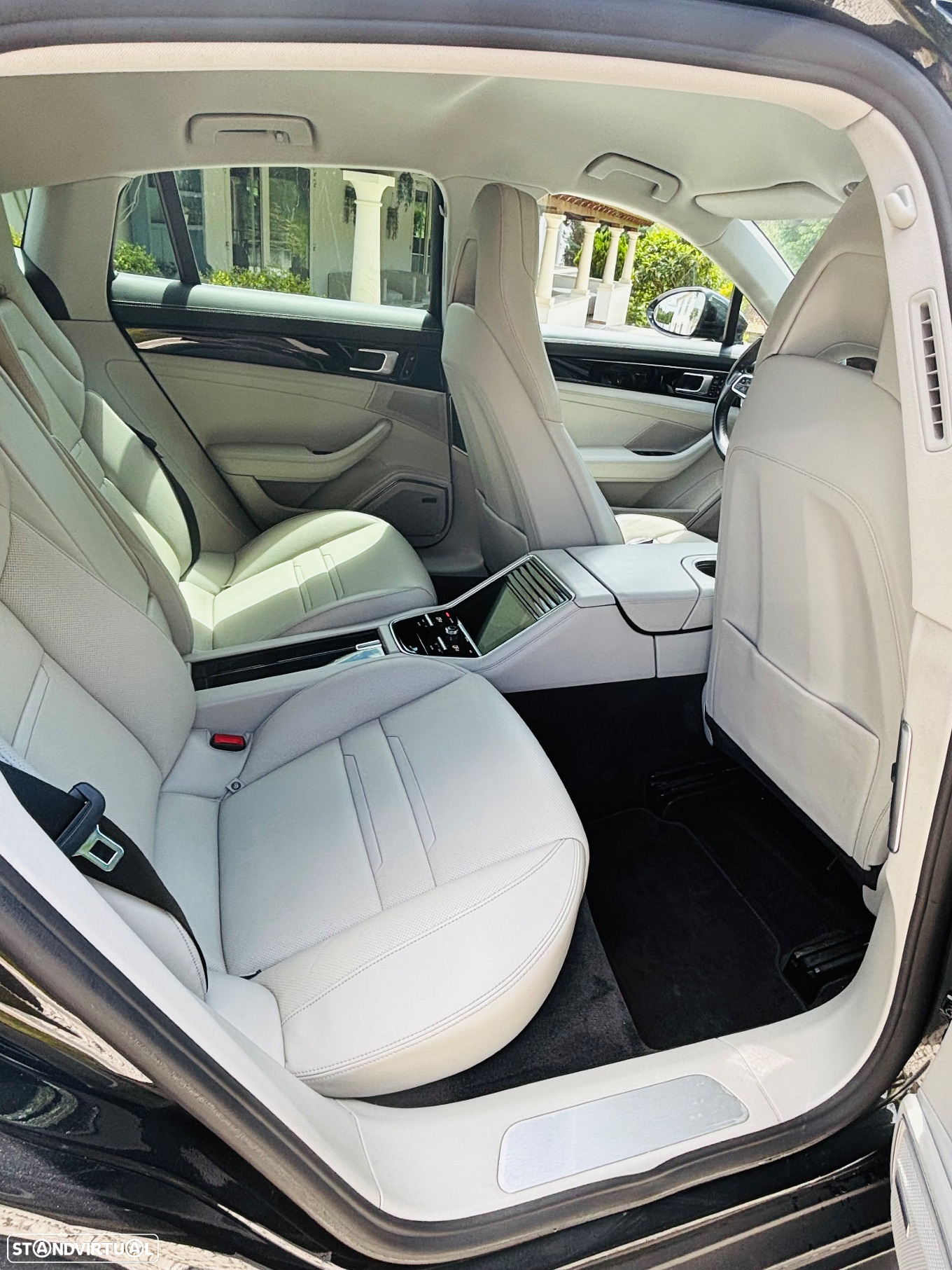 Porsche Panamera 4 E-Hybrid - 24