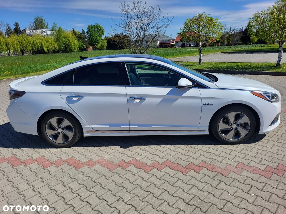 Hyundai Sonata - 2