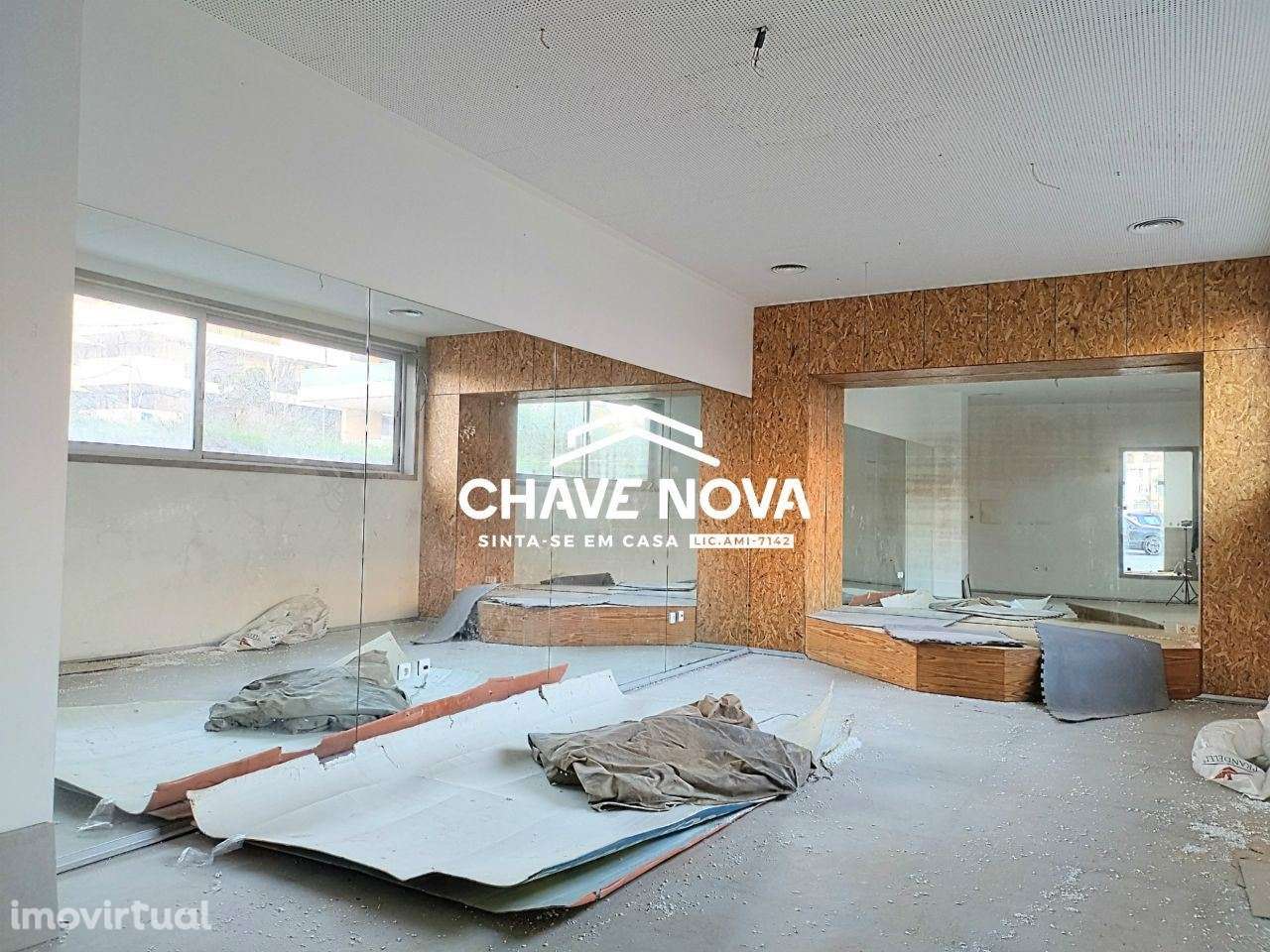 Loja com 387m2 no centro de Stª Mª da Feira - Grande imagem: 4/12