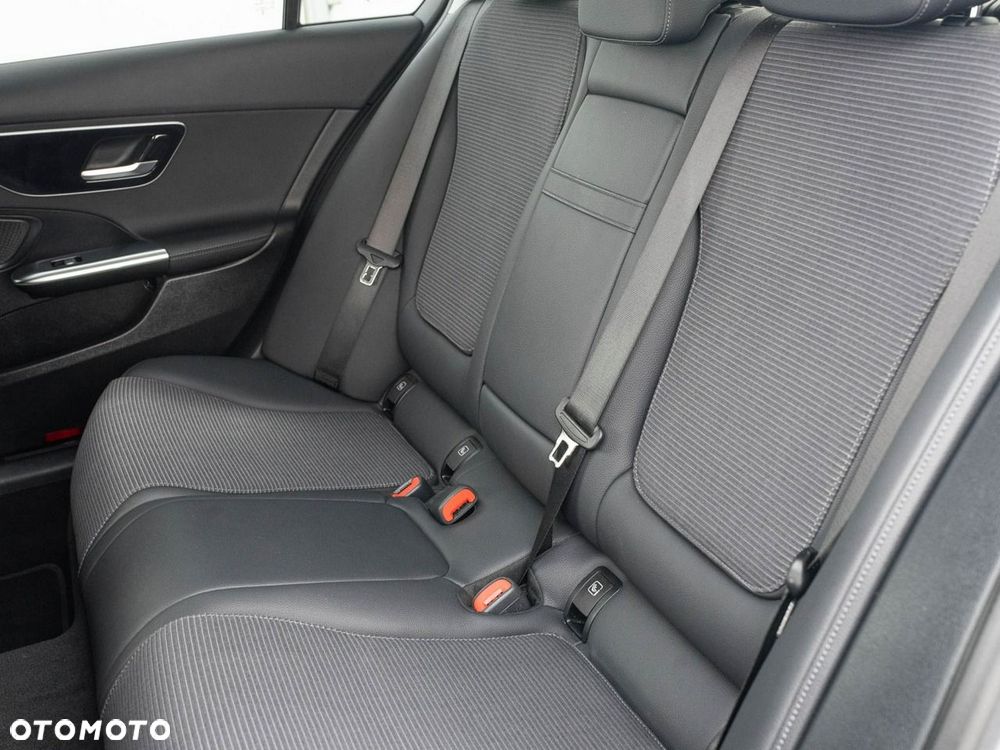 Mercedes-Benz Klasa C 220 d 9G-TRONIC 4Matic - 26