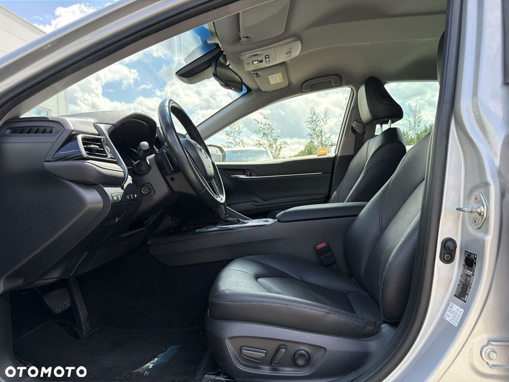 Toyota Camry 2.5 Hybrid Executive CVT - 14