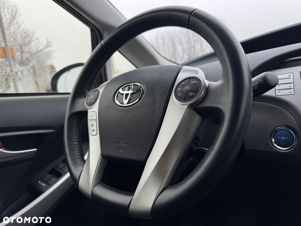 Toyota Prius (Hybrid) Life - 9