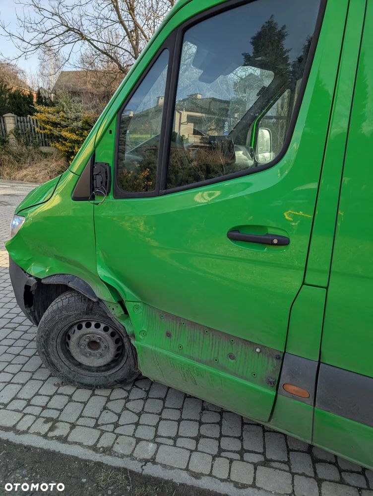 Mercedes-Benz Sprinter - 14
