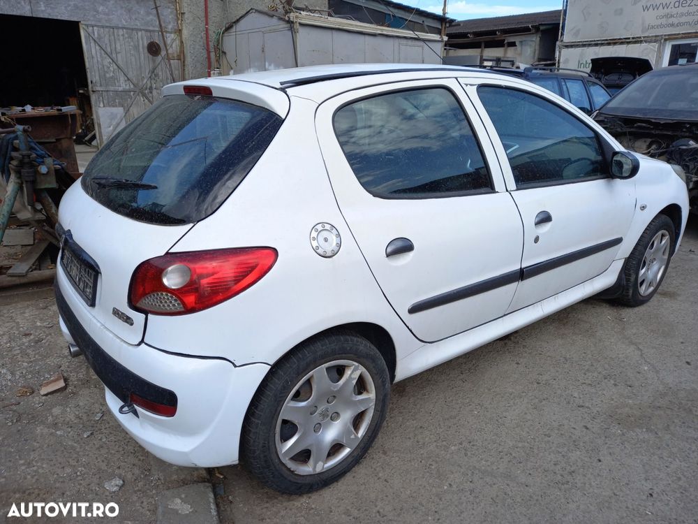 Dezmembrari  Peugeot 206+ (T3E)  2009  > 0000 1.4 i Benzina - 5