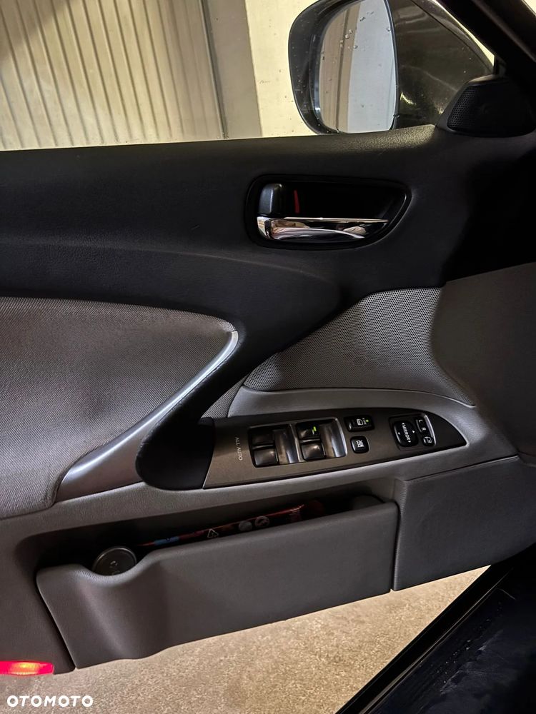 Lexus IS 220 D Prestige - 15