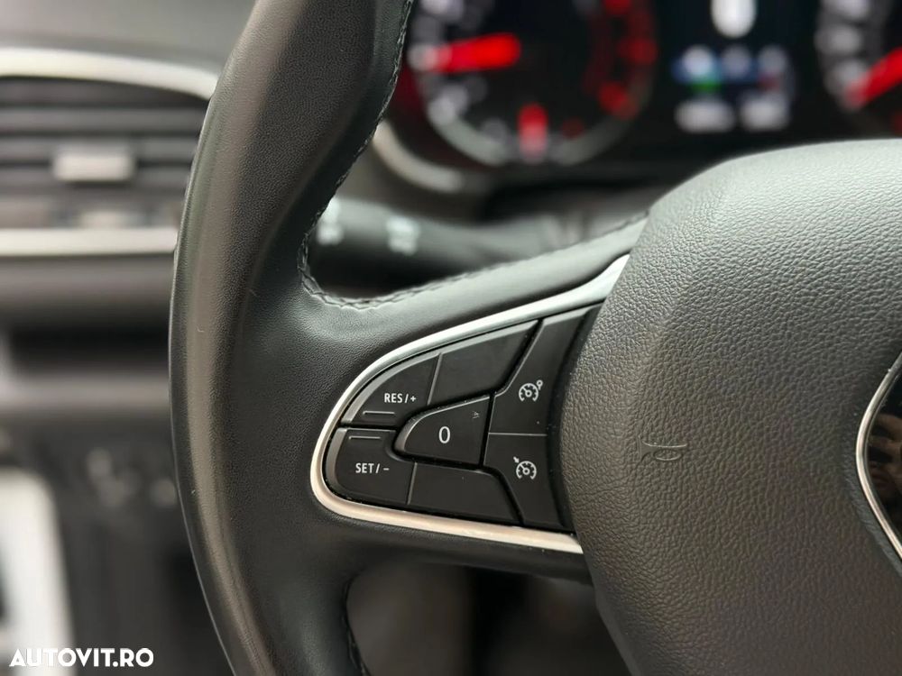 Renault Megane TCe GPF Zen - 11