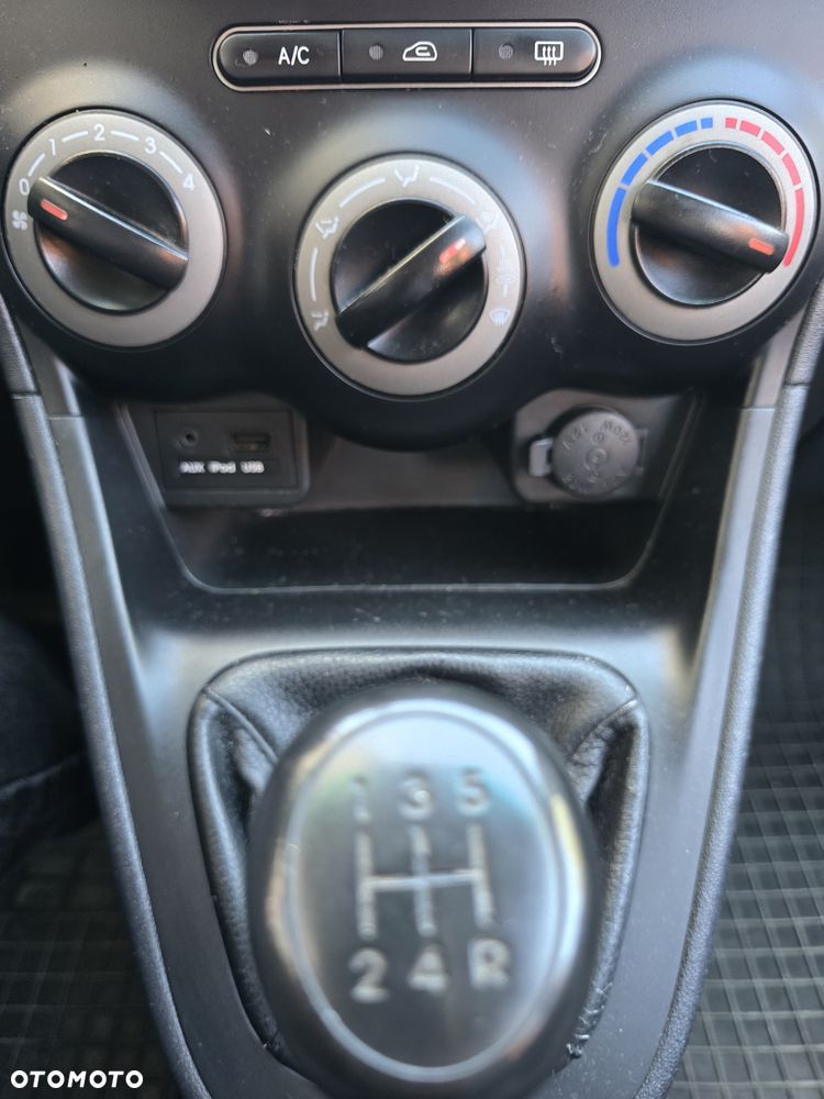 Hyundai i10 1.1 Comfort - 12