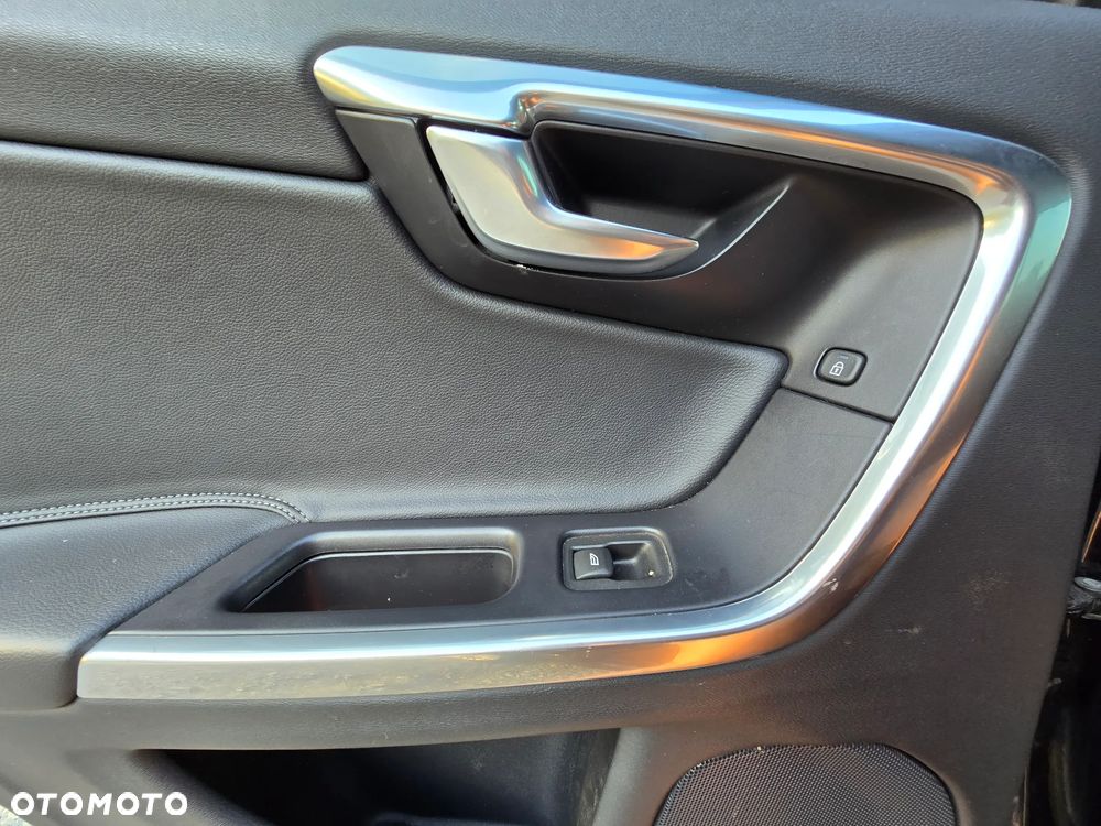 Volvo V60 D4 Momentum - 12
