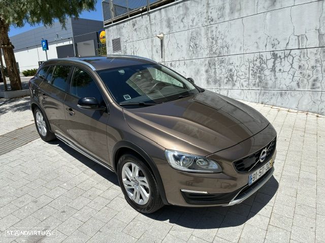 Volvo V60 Cross Country 2.0 D3 Momentum - 26