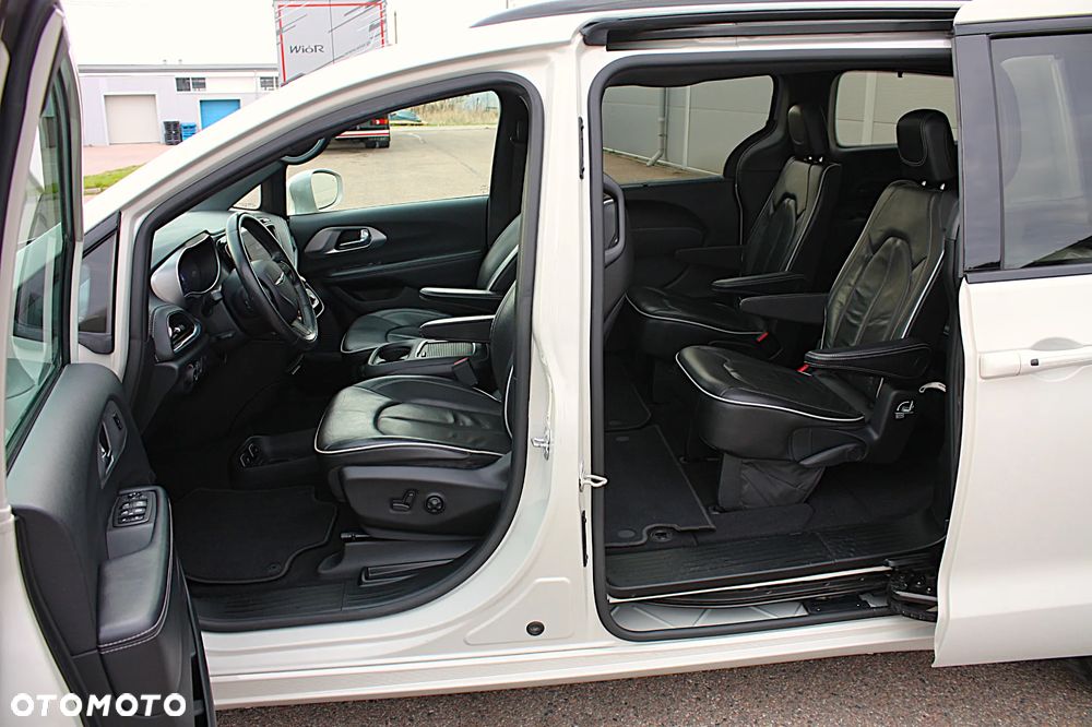 Chrysler Pacifica - 10